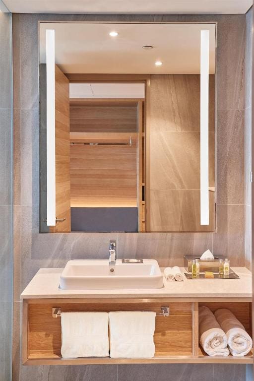 Twin Room with River View room - Image 2