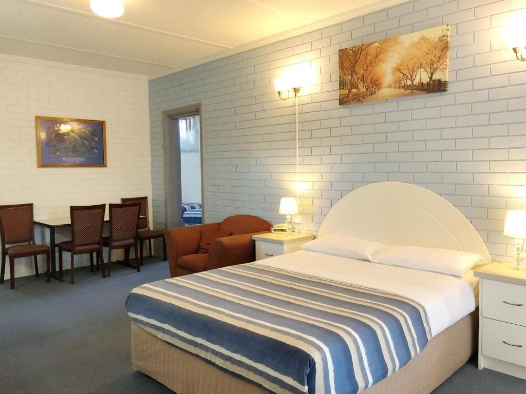 Family Two-Bedroom Suite room - Image 3
