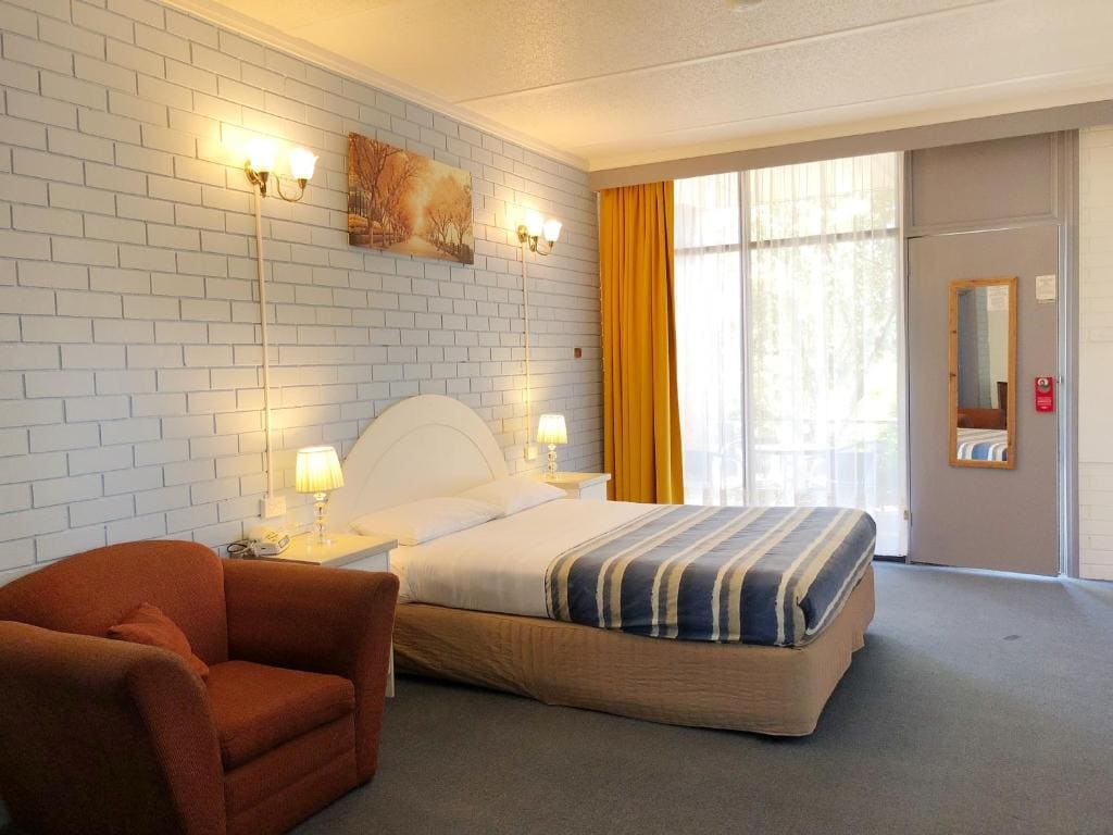 Family Two-Bedroom Suite room - Image 2