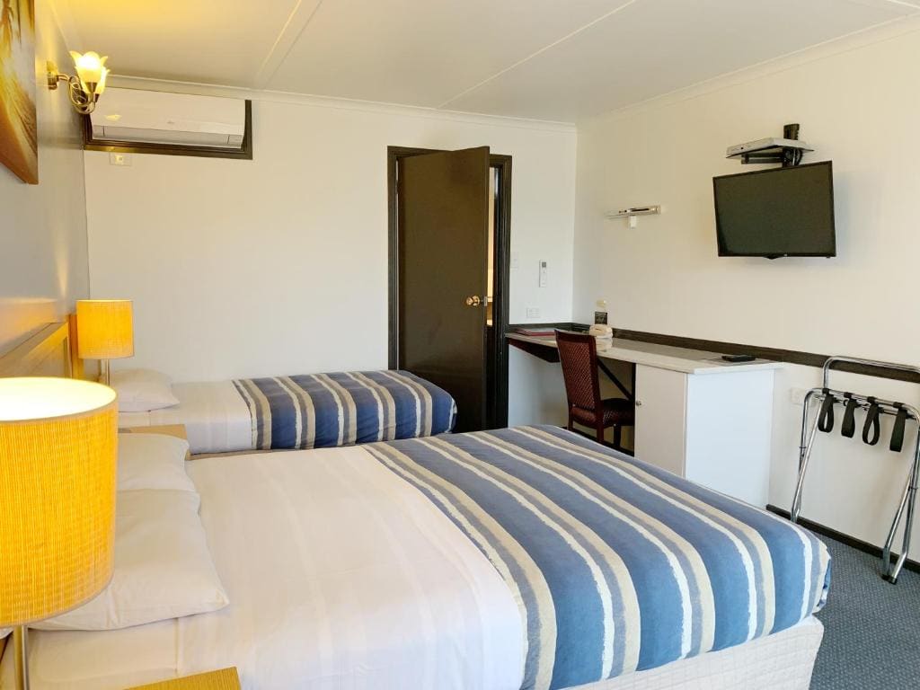 Standard Twin Room room - Image 2
