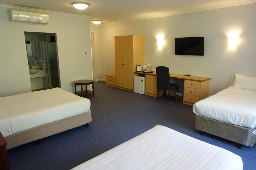 Family Room room - Image 2