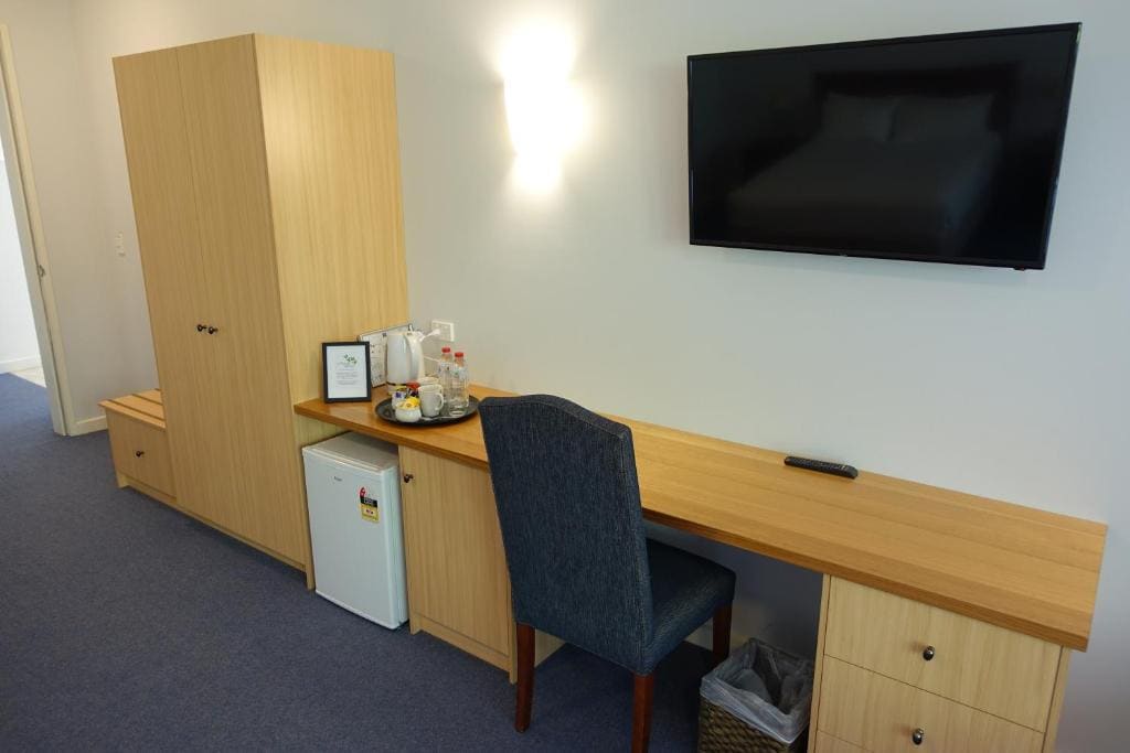 Family Room room - Image 3