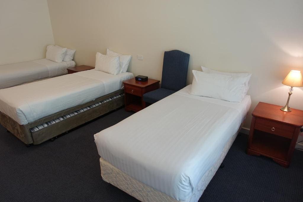 Standard Triple Room room - Image 1