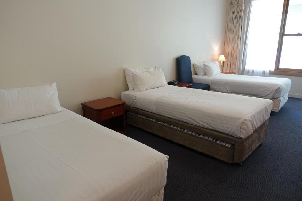 Standard Triple Room room - Image 2