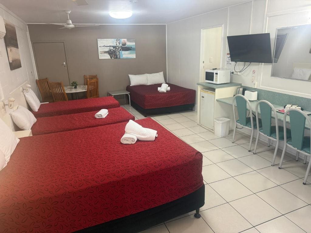 Standard Family Room room - Image 1