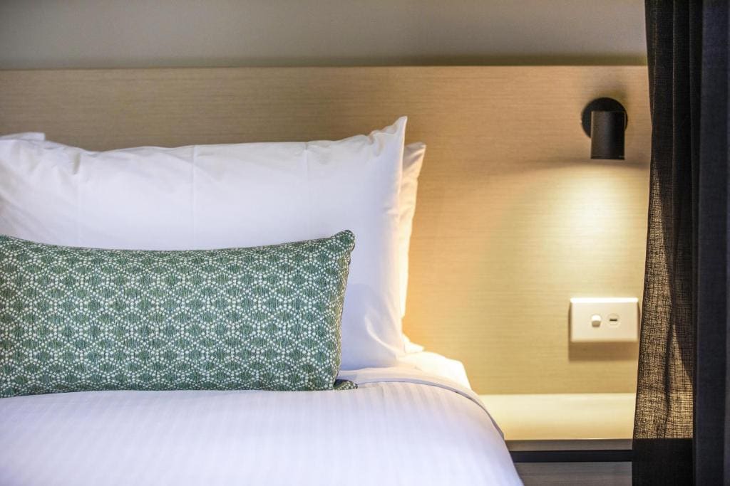 Studio Twin Queen with ocean view room - Image 2
