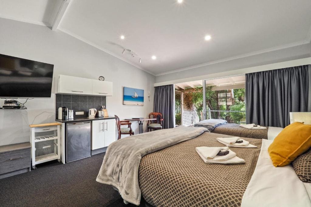 Superior King Studio with Spa Bath room - Image 1