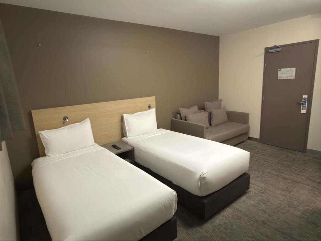 Standard Twin Room room - Image 3