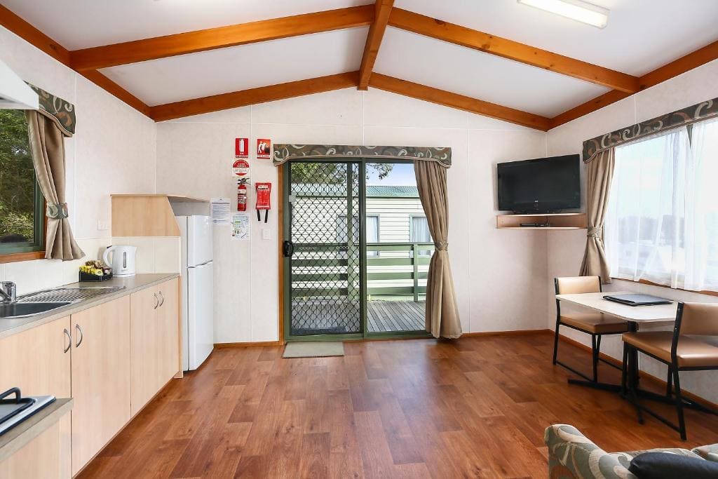 One-Bedroom Cabin room - Image 3