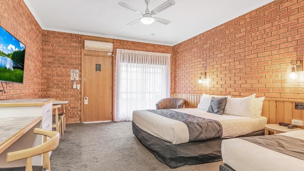 Deluxe Twin Room room - Image 1