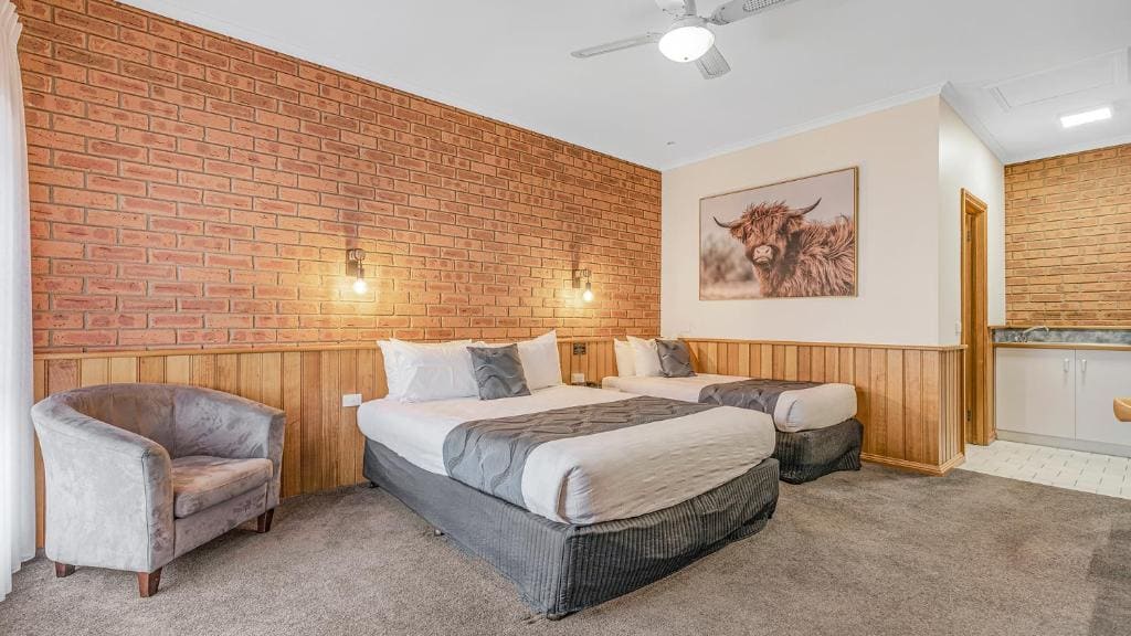 Deluxe Twin Room room - Image 2