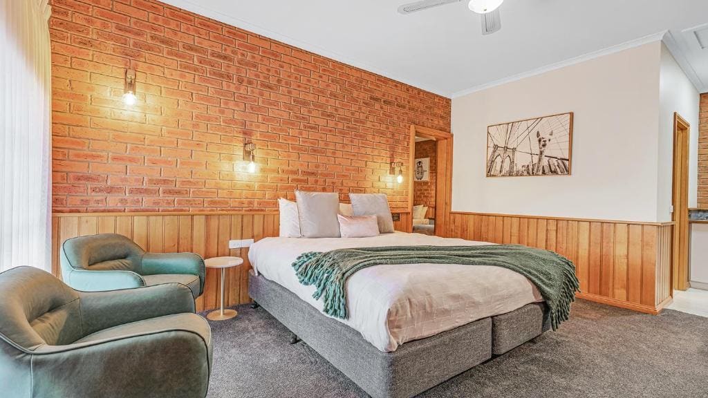 Deluxe Family Suite room - Image 2