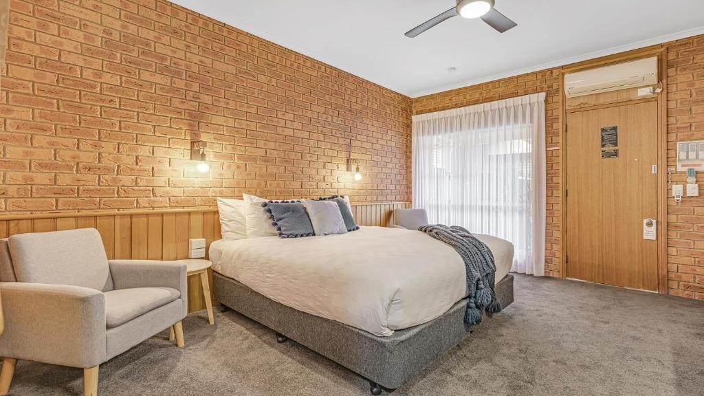 Deluxe King Room room - Image 2