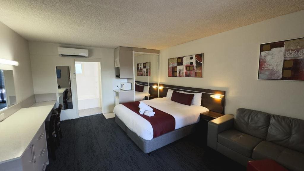 Deluxe King Room room - Image 3
