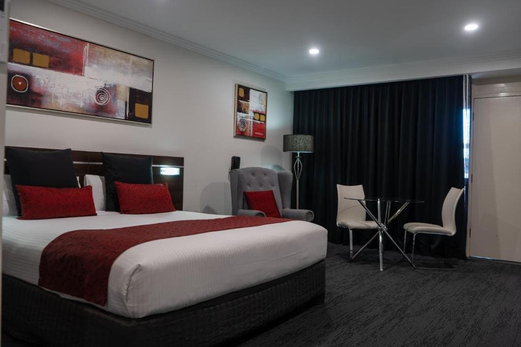 Deluxe King Room room - Image 2