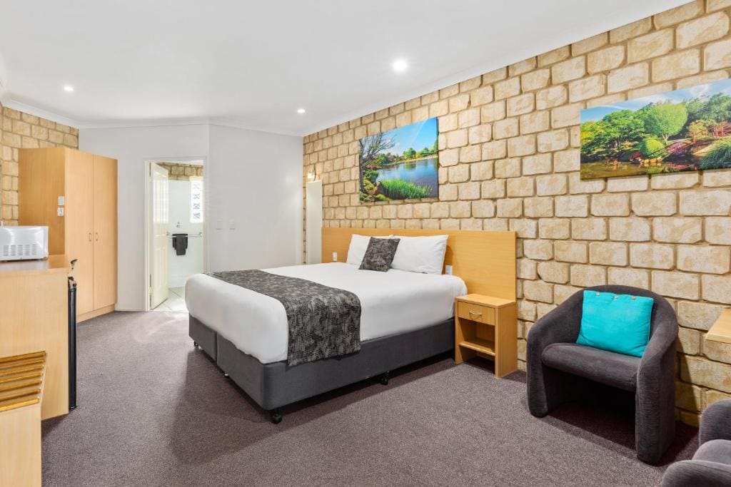 Two-Bedroom Apartment with Balcony room - Image 2