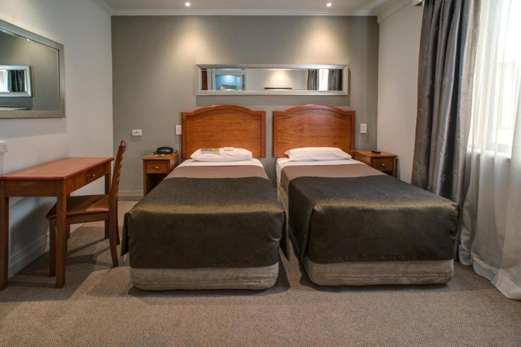 Standard Twin Room room - Image 2