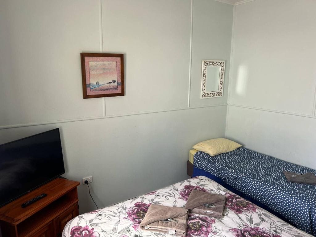 Twin Room with Shared Bathroom room - Image 1