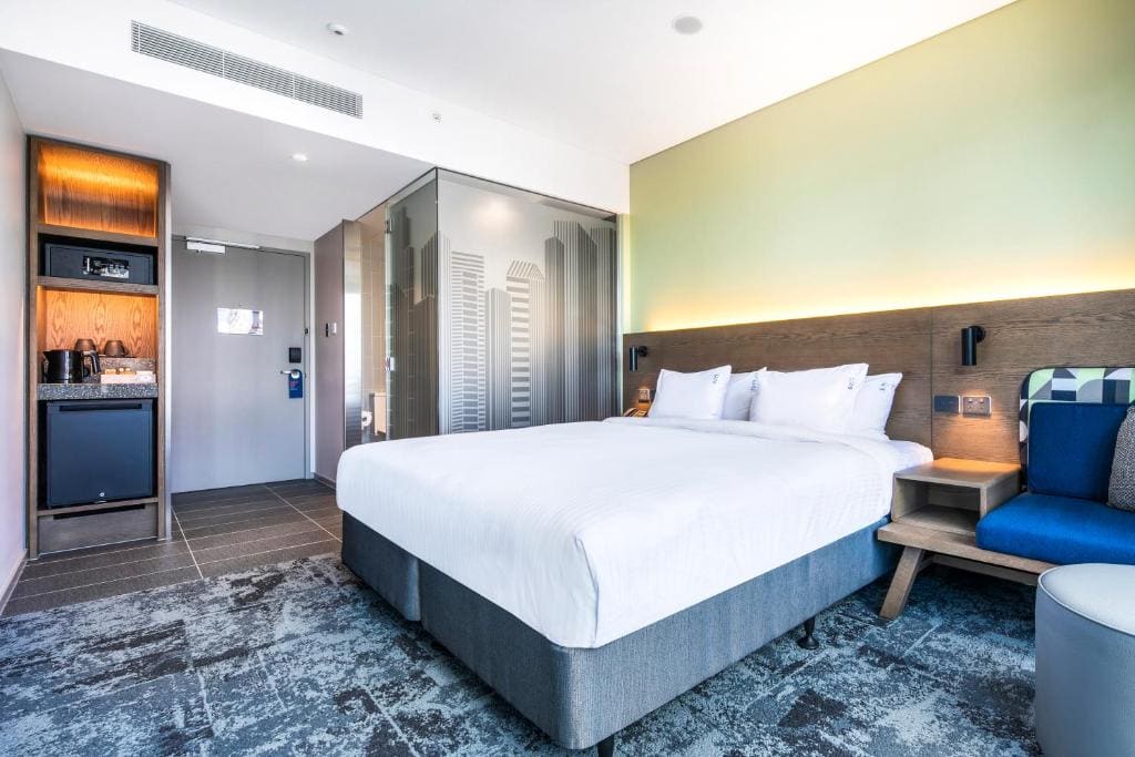 Standard King Room - Free Breakfast room - Image 1