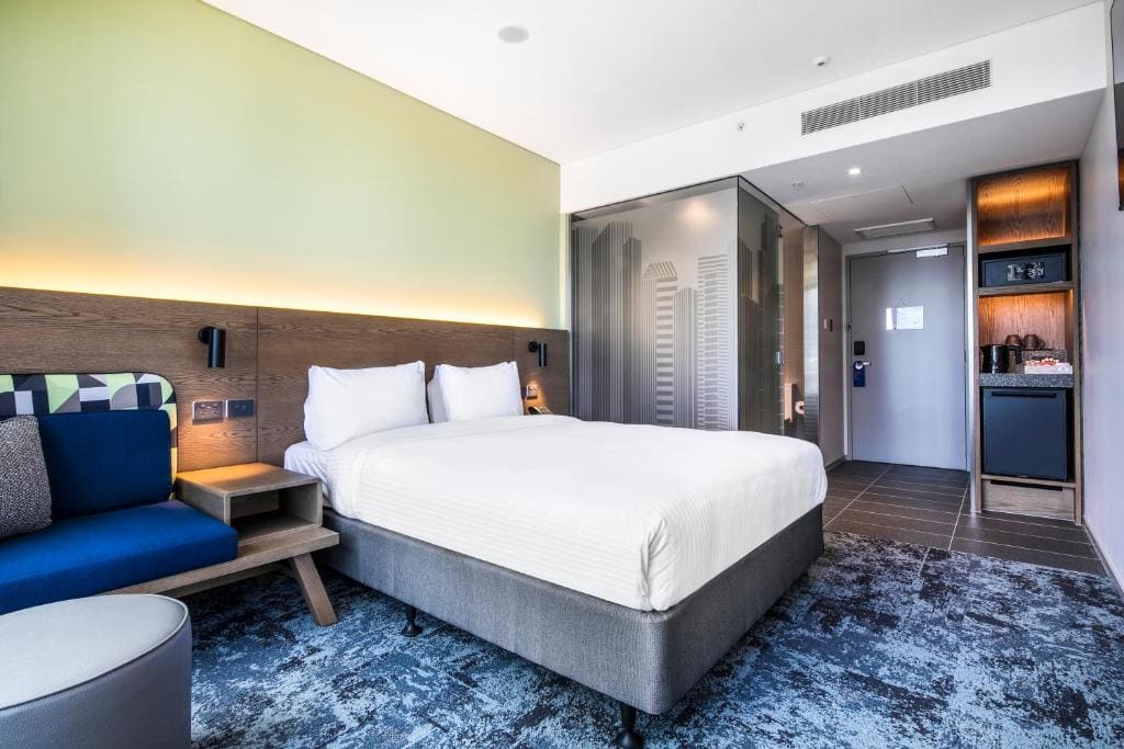 Standard Queen Room - Free Breakfast room - Image 1