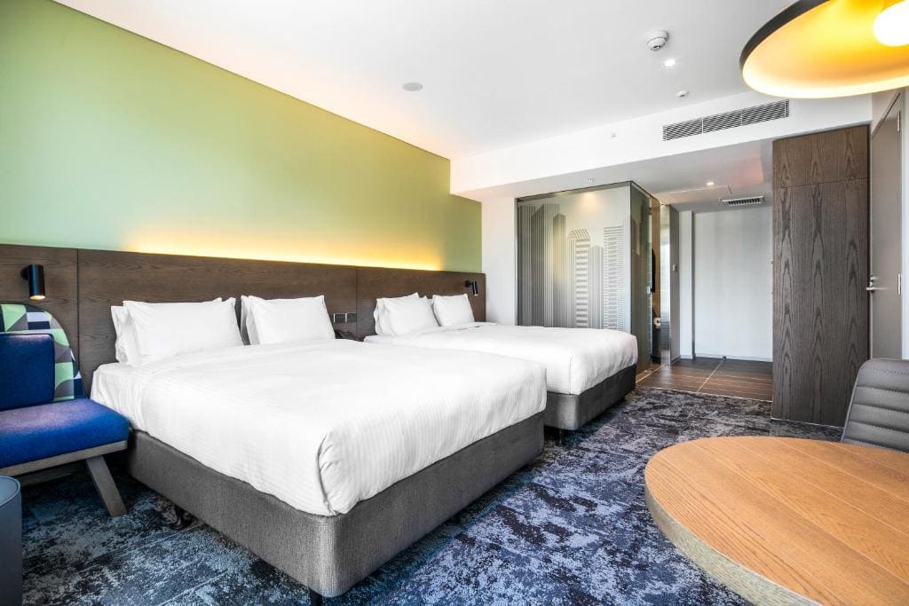 Standard Queen Room with Two Queen Beds - Free Breakfast room - Image 1