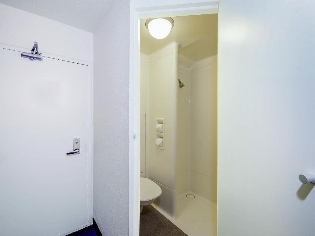 Queen Room with Single Bunk Bed room - Image 1