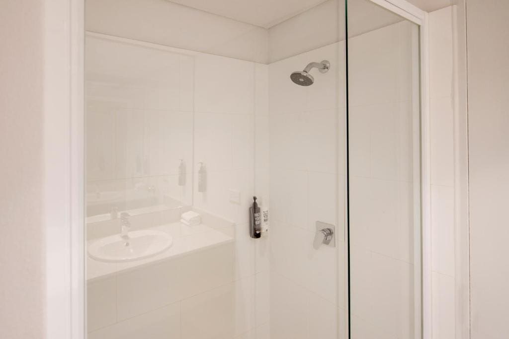 Deluxe Queen Room room - Image 2