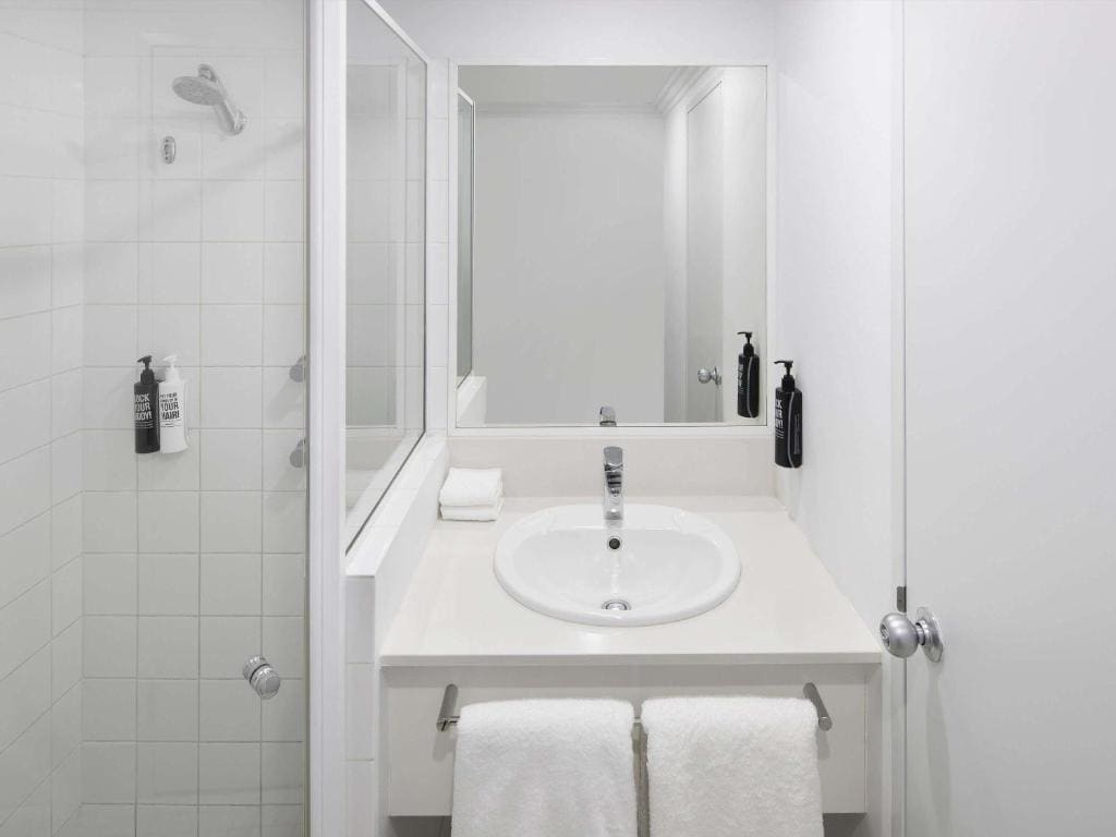Standard Twin Room room - Image 1