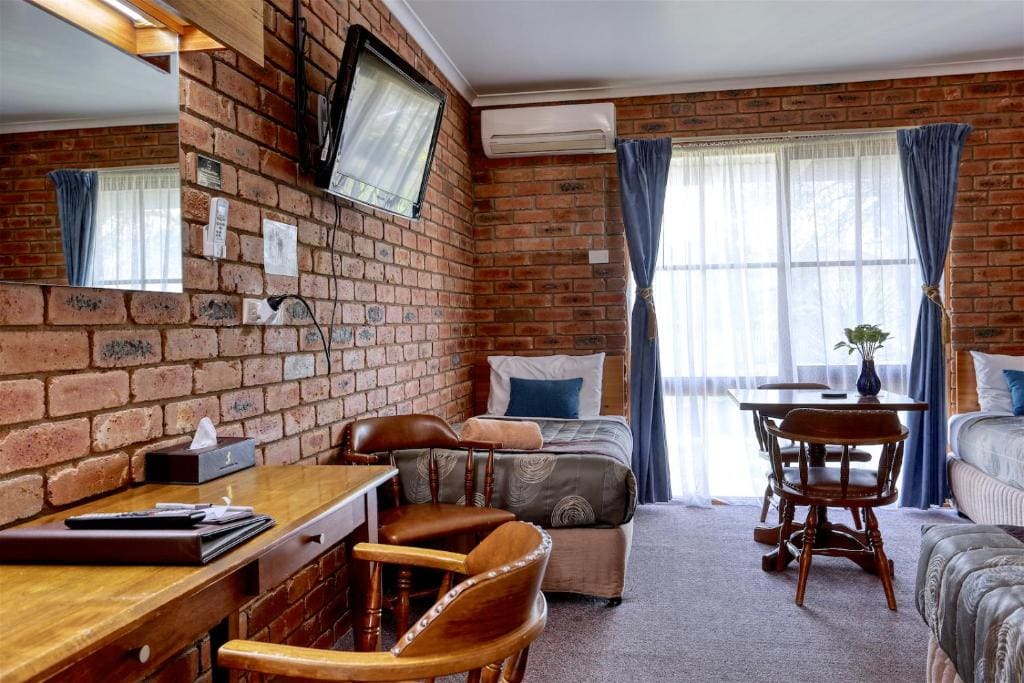 Family Room room - Image 3
