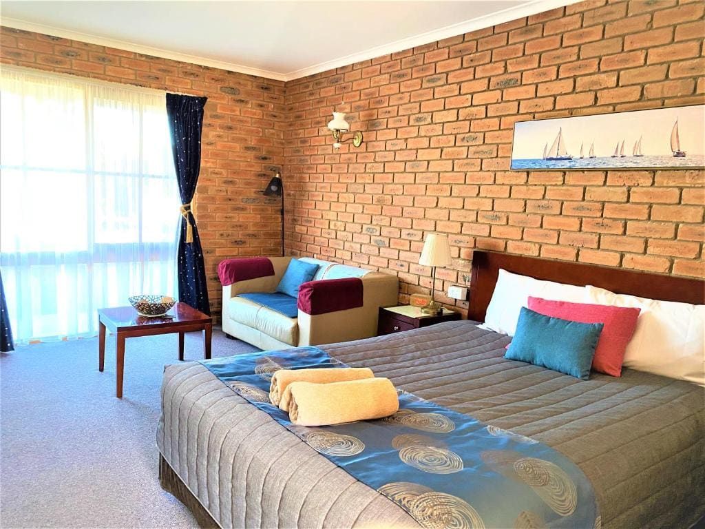 Deluxe Queen Room room - Image 2