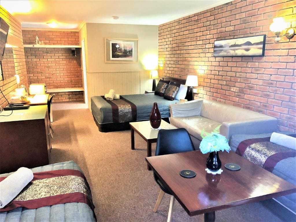 Deluxe Family Suite room - Image 3