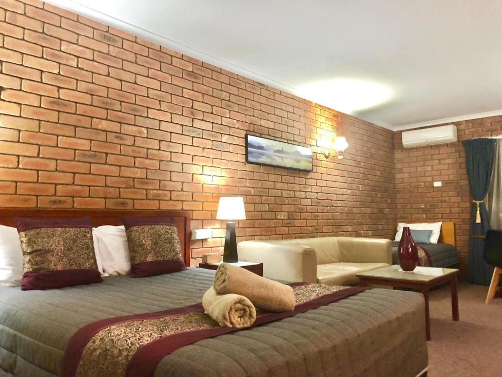 Deluxe Family Suite room - Image 1