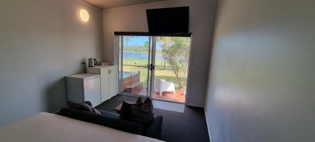 Double Room with Spa Bath room - Image 2