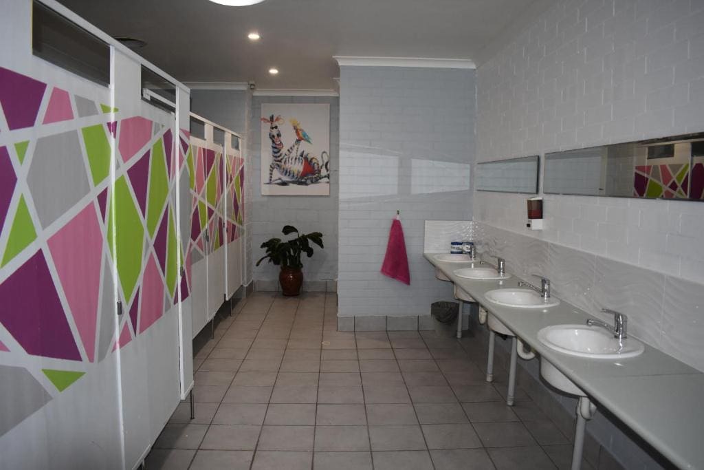 Double Room with Shared Bathroom room - Image 2
