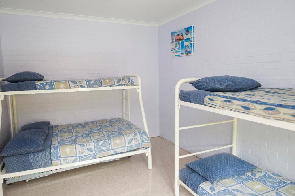 Family Room with Shared Bathroom room - Image 2
