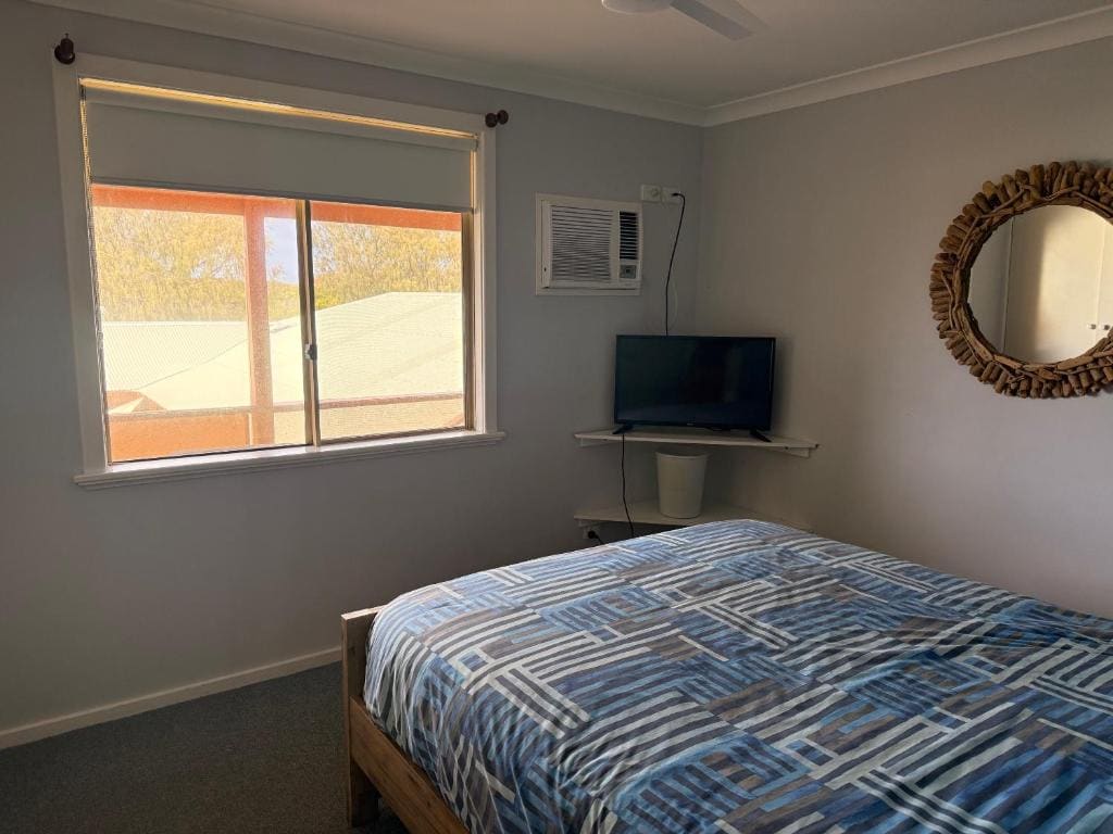 Queen Room with Shared Bathroom room - Image 1