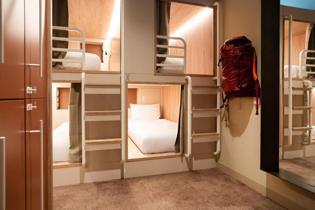 Deluxe Drifter Dream Pod room - Image 1