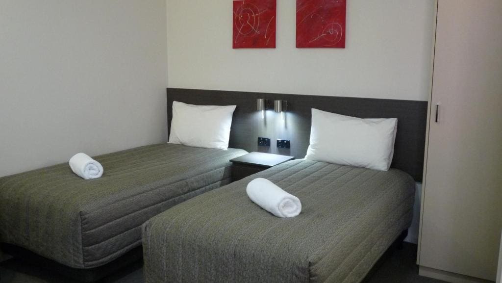 Deluxe Family Room room - Image 3