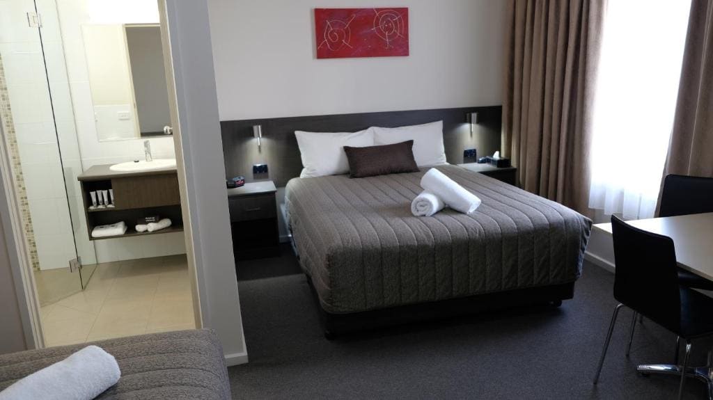 Deluxe Family Room room - Image 2