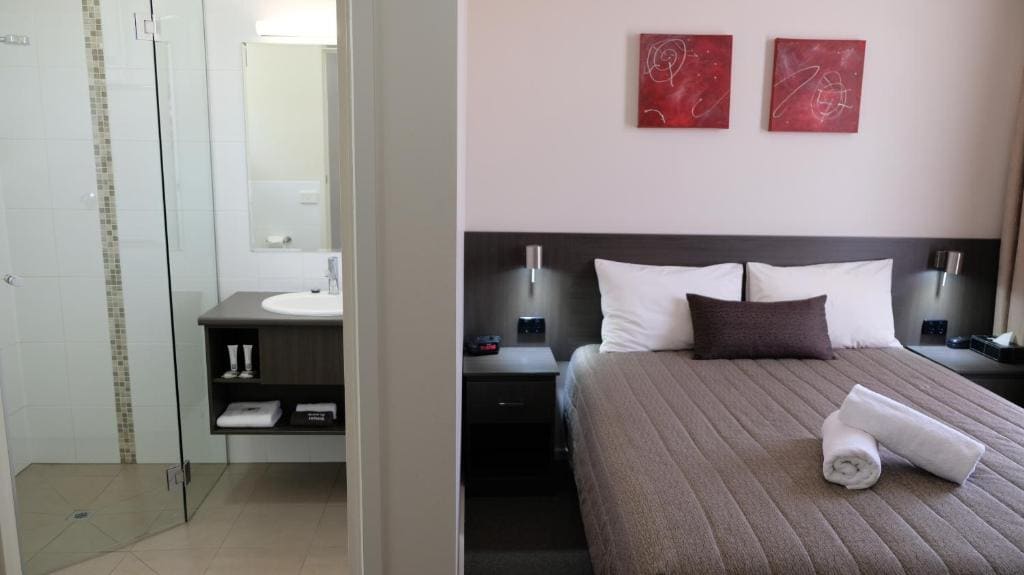 Deluxe Queen Room room - Image 2