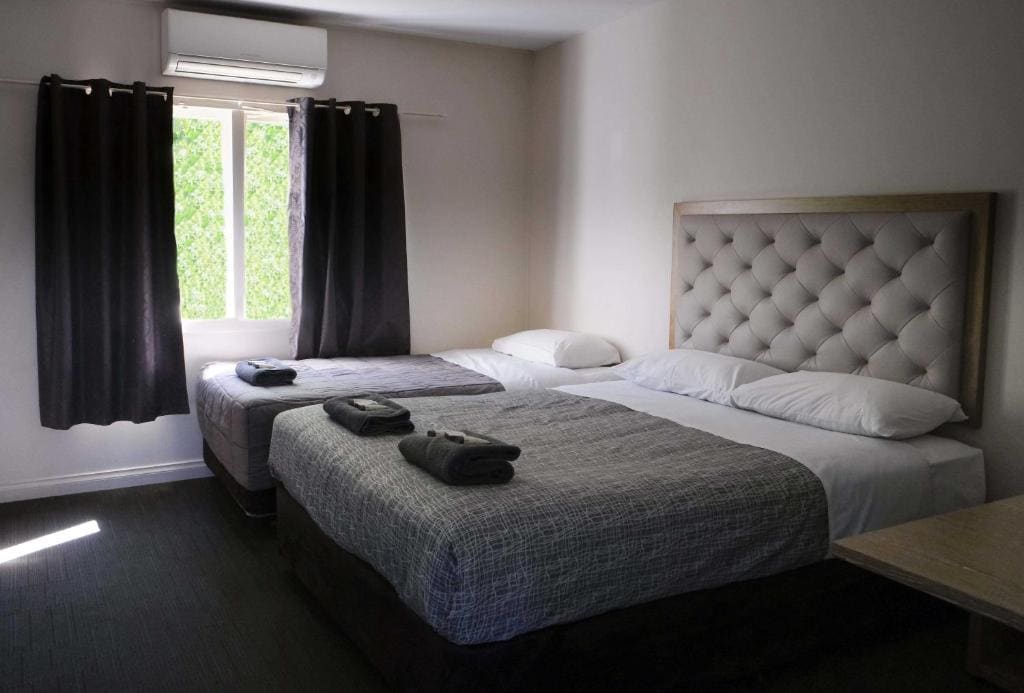 Queen and Single room - Image 3