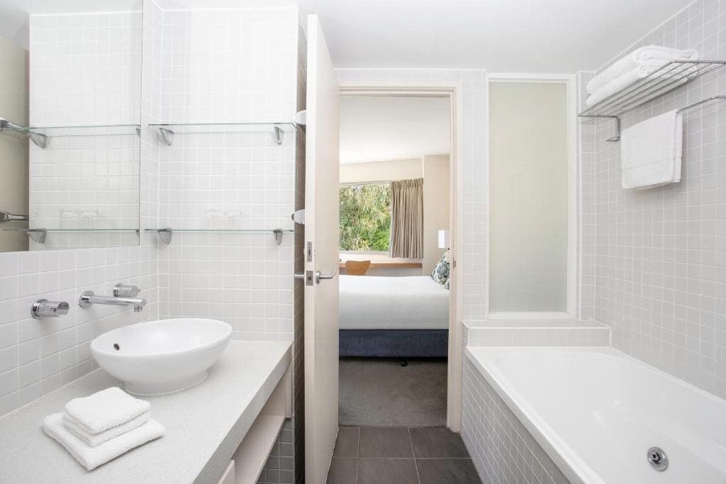 Two-Bedroom Dual Key with Ocean View room - Image 2