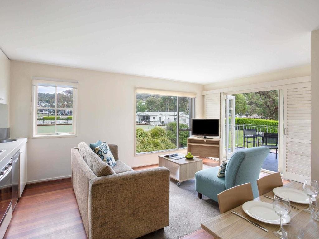 One-Bedroom Apartment with Classic View room - Image 2