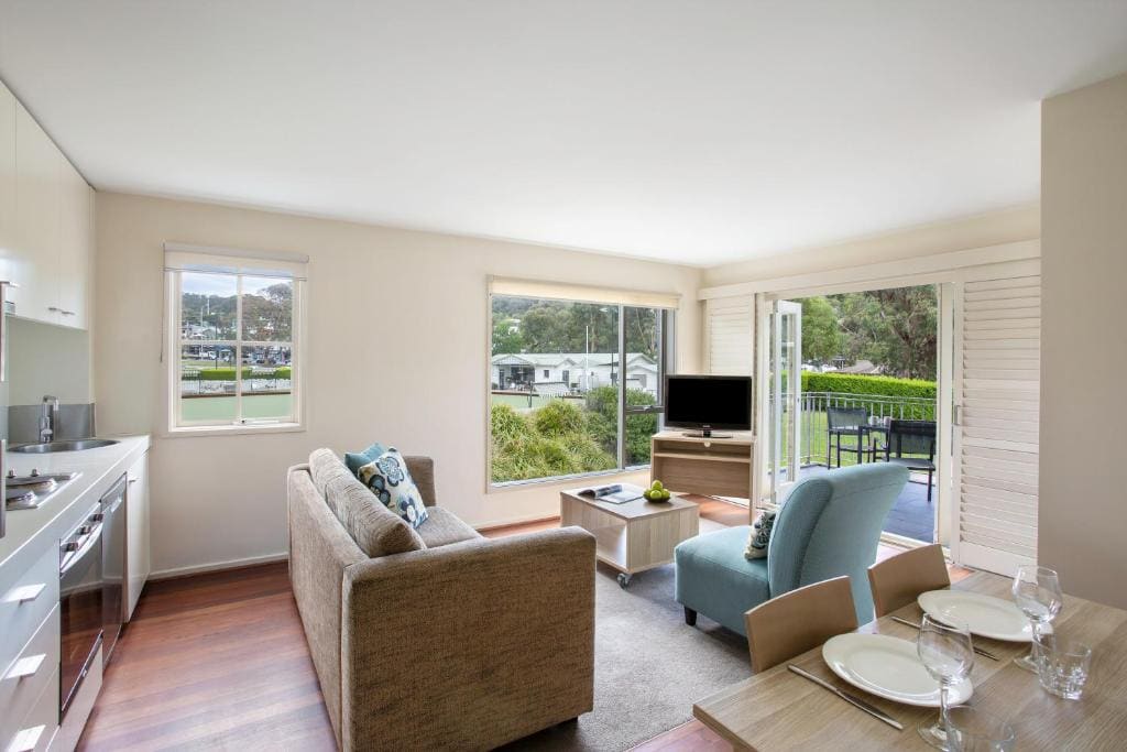 One-Bedroom Apartment with Classic View room - Image 3