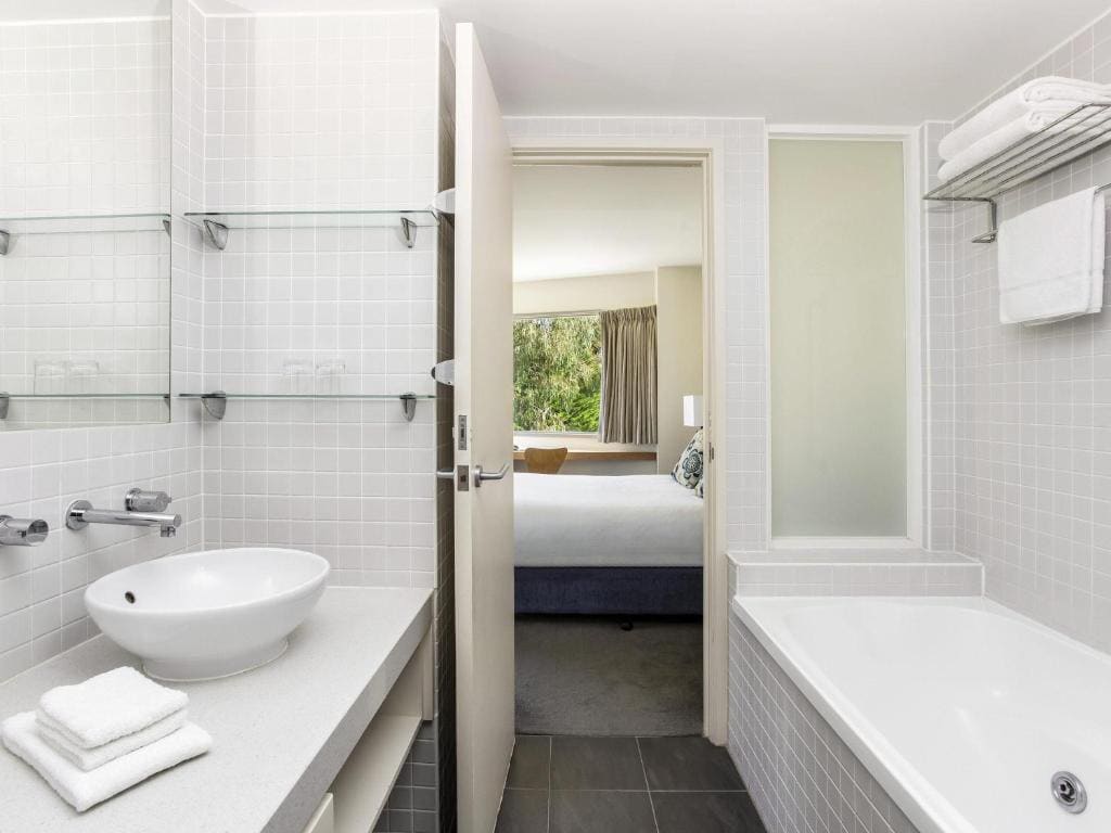 Two-Bedroom Dual Key with Ocean View room - Image 3