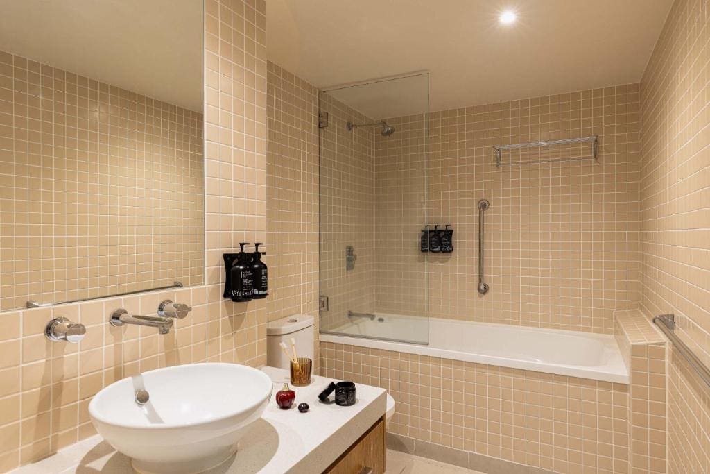 Heritage Hotel Room room - Image 3