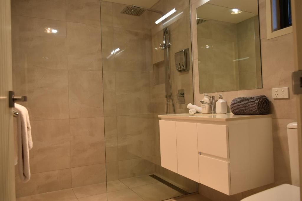 Deluxe King Room room - Image 3