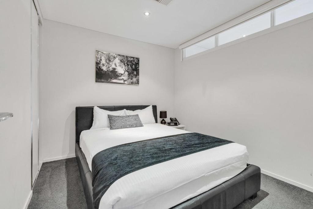 One Bedroom Studio - Offsite & Stair Access only room - Image 2