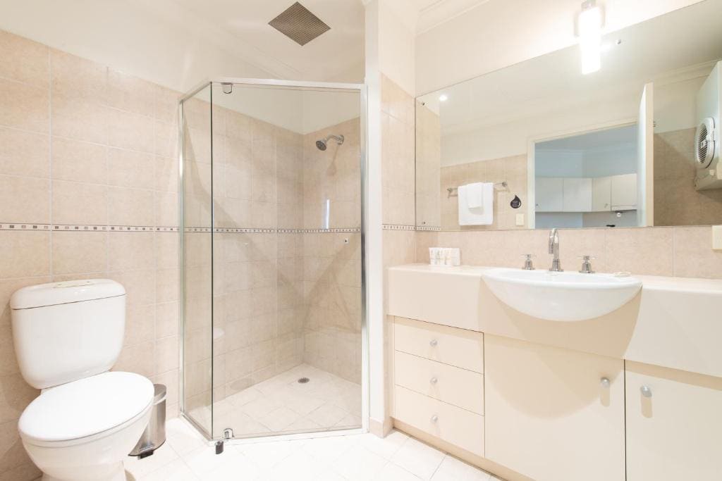 One-Bedroom Suite room - Image 3