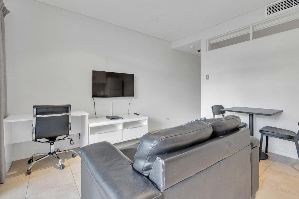 One Bedroom Studio - Offsite & Stair Access only room - Image 3